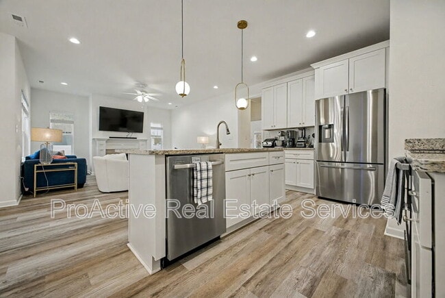 Building Photo - 3026 Peronne Ave