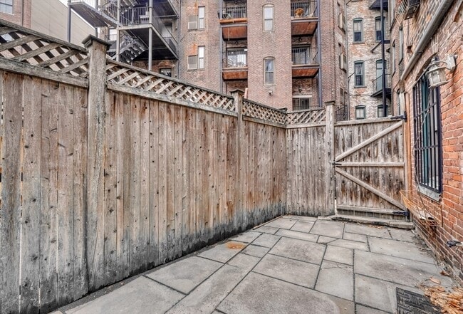 Building Photo - 70 Clarendon St