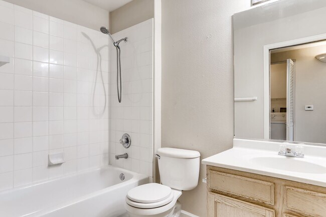 Building Photo - SW Littleton 3BR / 2BA Ground-Level Condo with Park Views!