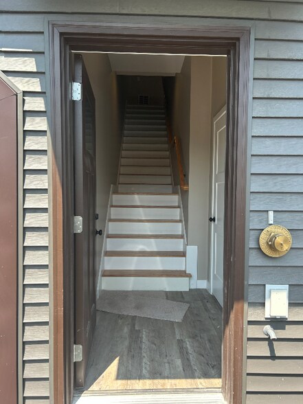 Primary Photo - 60 Richards St