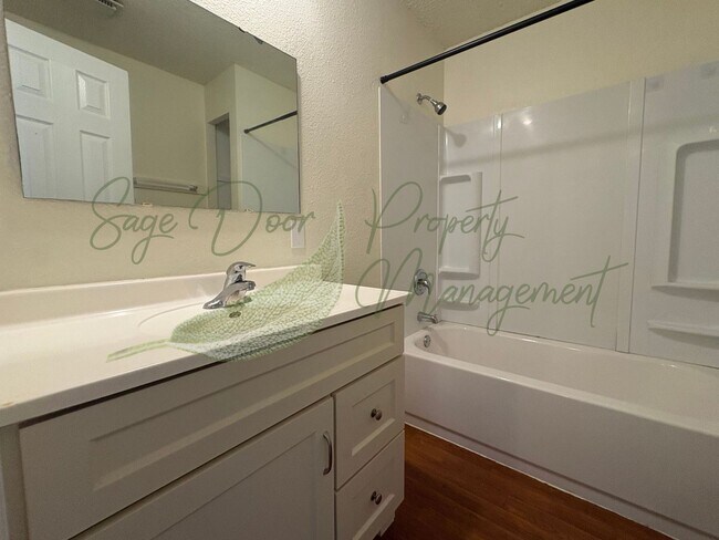 Building Photo - SPACIOUS TOWNHOME WITH GARAGE!!!