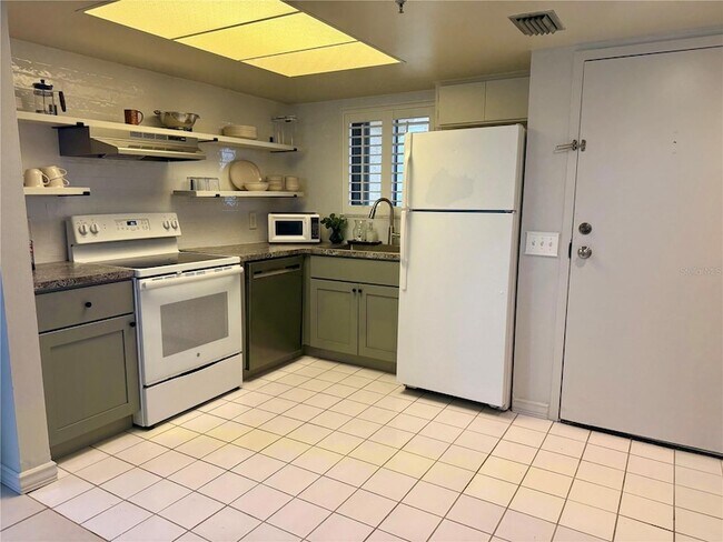 Building Photo - 6009 Sea Ranch Dr