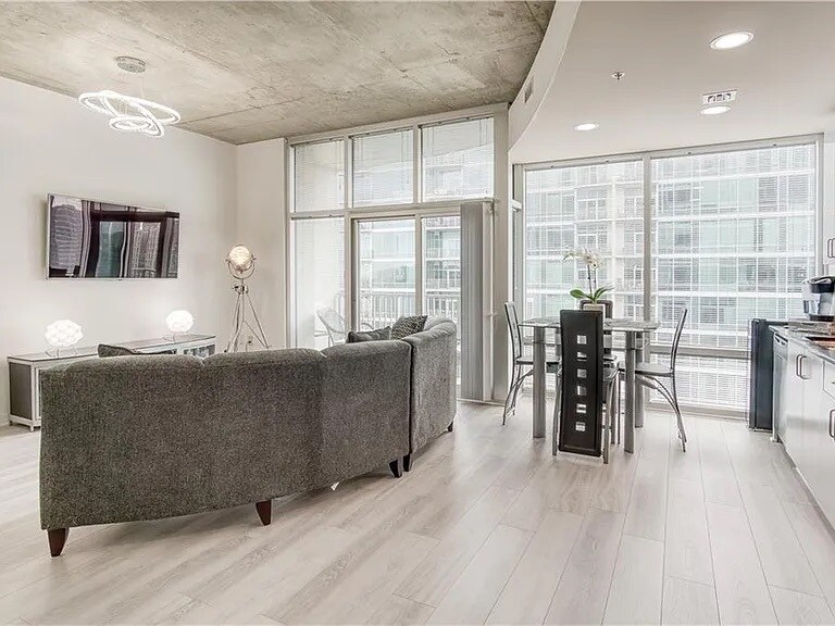 Building Photo - 943 Peachtree St NE