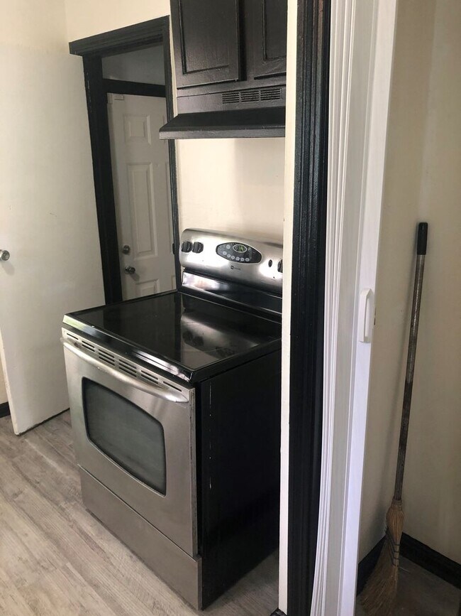 Building Photo - 3 Bedroom Canton Home