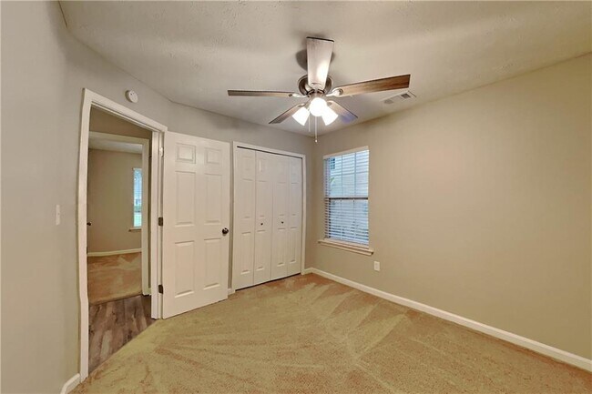 Building Photo - 1517 Galewood Cir NE