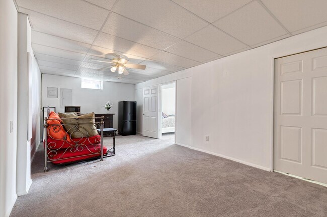 Building Photo - 10595 Blue Bell Way