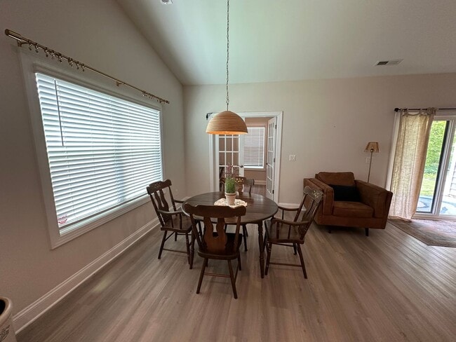 Building Photo - Charming Ranch Home w/Flex Space