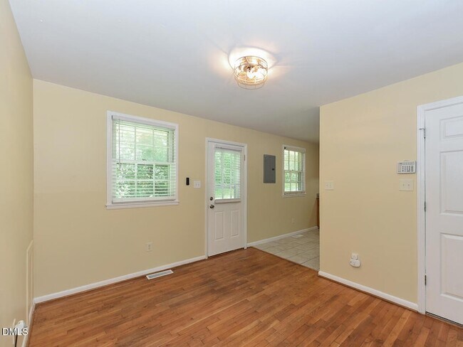 Building Photo - 852 Hadley Rd
