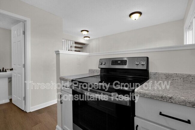 Building Photo - 3672-3678-3678 Arnelle Rd