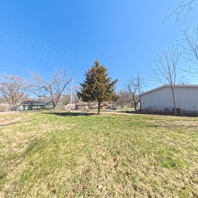 Building Photo - Newly remodeled 2 Bedroom 1 Bath Home