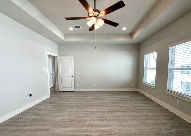 Building Photo - 9007 Lonestar Creekbend Ln