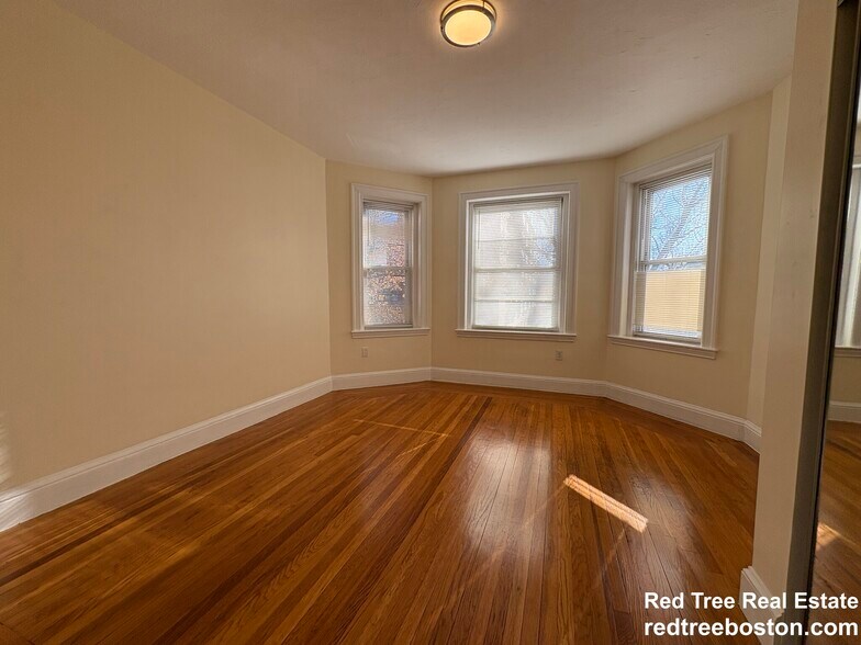 Building Photo - 73 Thatcher St