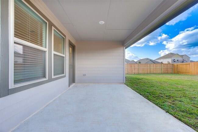 Building Photo - 3330 Meadknoll Ln