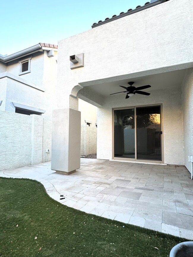 Building Photo - 3 BEDROOM HOME WITH COMMUNITY POOL, ATTACH...