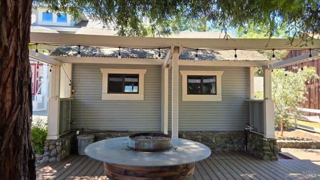 Building Photo - 125 Adobe Rd