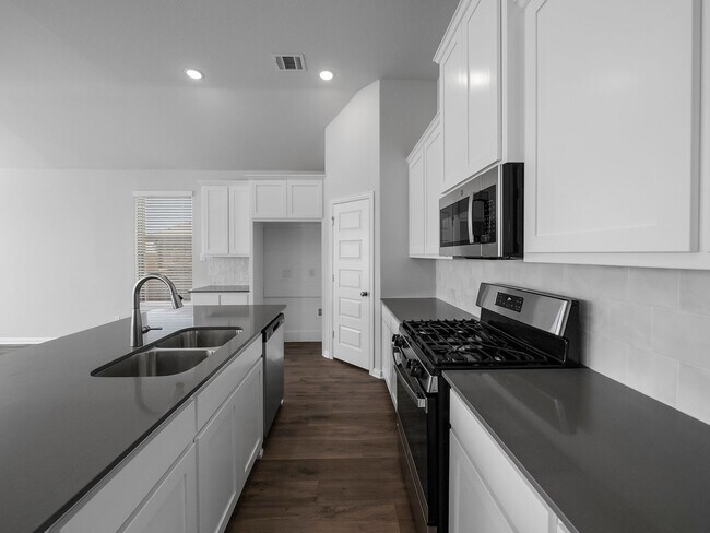 Building Photo - Almost New, Modern Look 4 Bed 3 Bath House...