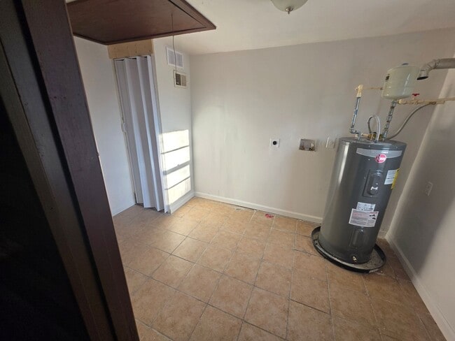 Building Photo - LIMITED TIME**NO APPLICATION FEE**1/2 OFF DEPOSIT**