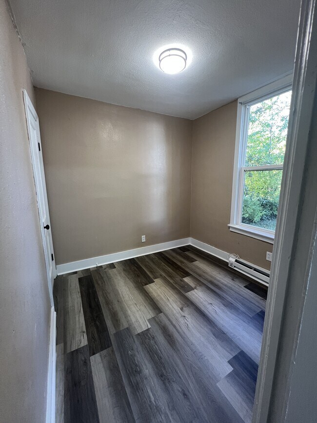 Building Photo - 205 S Walters St