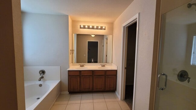 Building Photo - 11012 Liberty Farms Dr