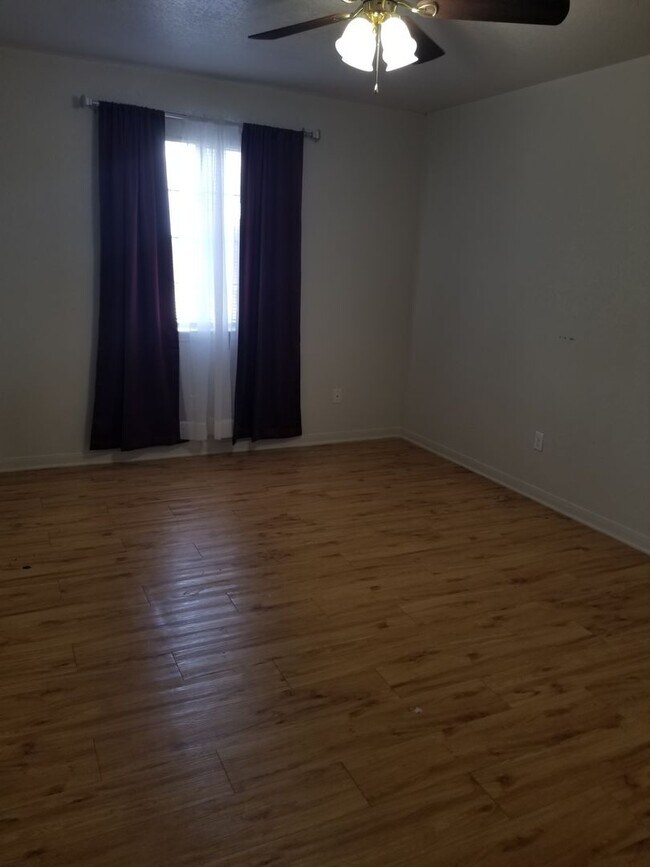 Building Photo - Two Bedrooms Plus Loft