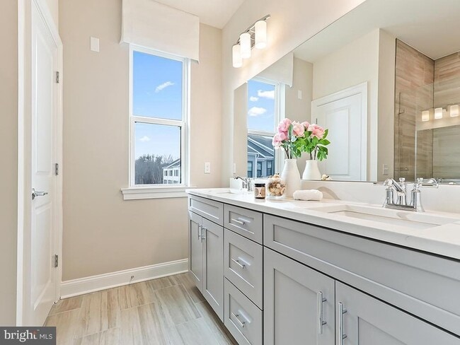 Building Photo - 715 Parker Blvd