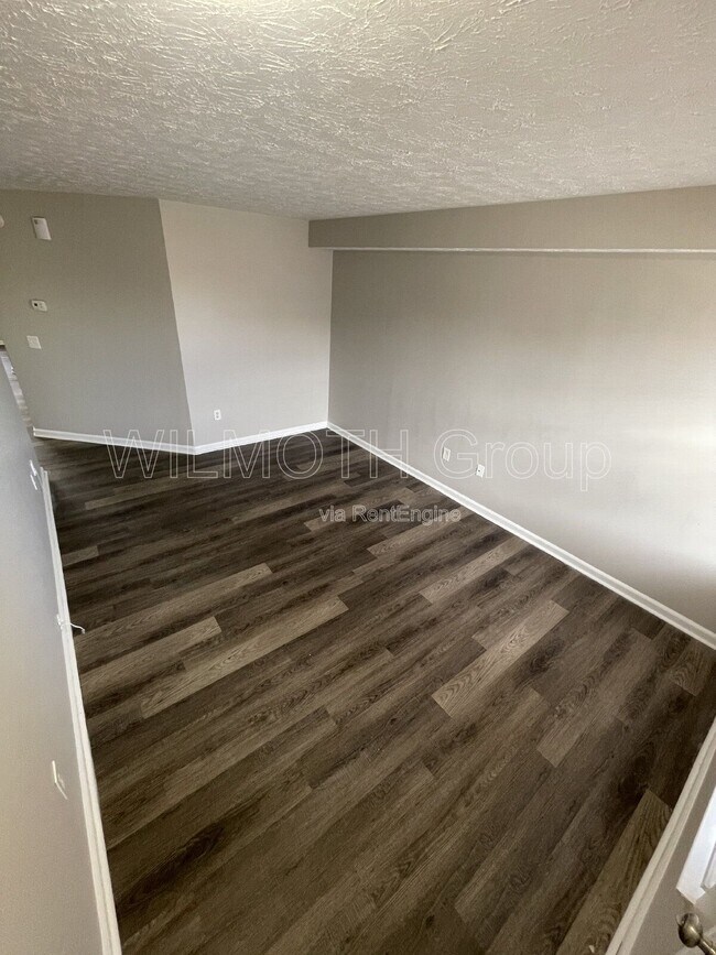 Building Photo - 7756 Mountain Stream Way