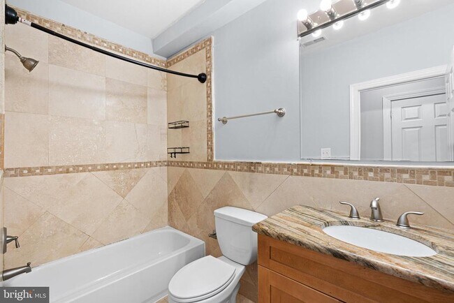 Building Photo - 2339 Catharine St