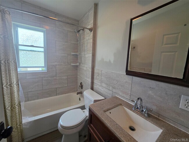 Building Photo - 81 Waring Pl