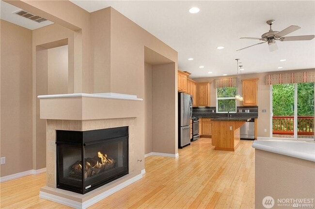 Building Photo - 2bd/1.75ba Redmond Duplex