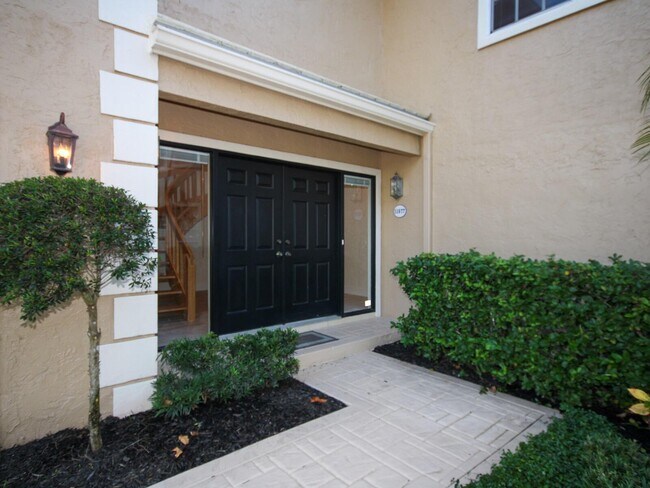 Building Photo - 11877 Pebblewood Dr