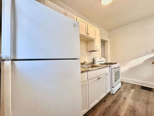 Building Photo - 1503 Hermosa Pl