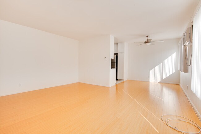 Building Photo - 11666 Mayfield Ave