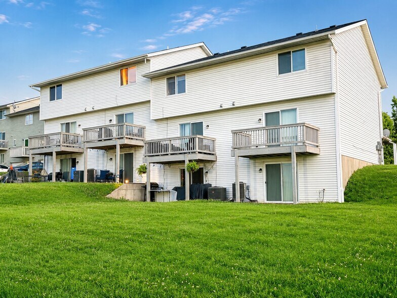 Building Photo - 220 Ewing Dr