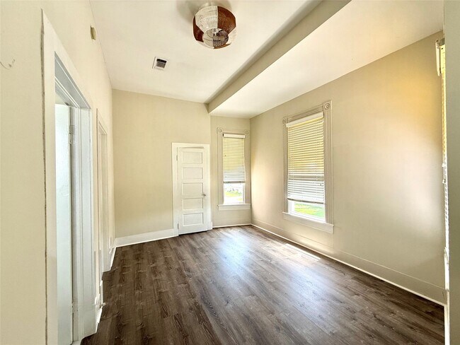 Building Photo - 1427 Church St