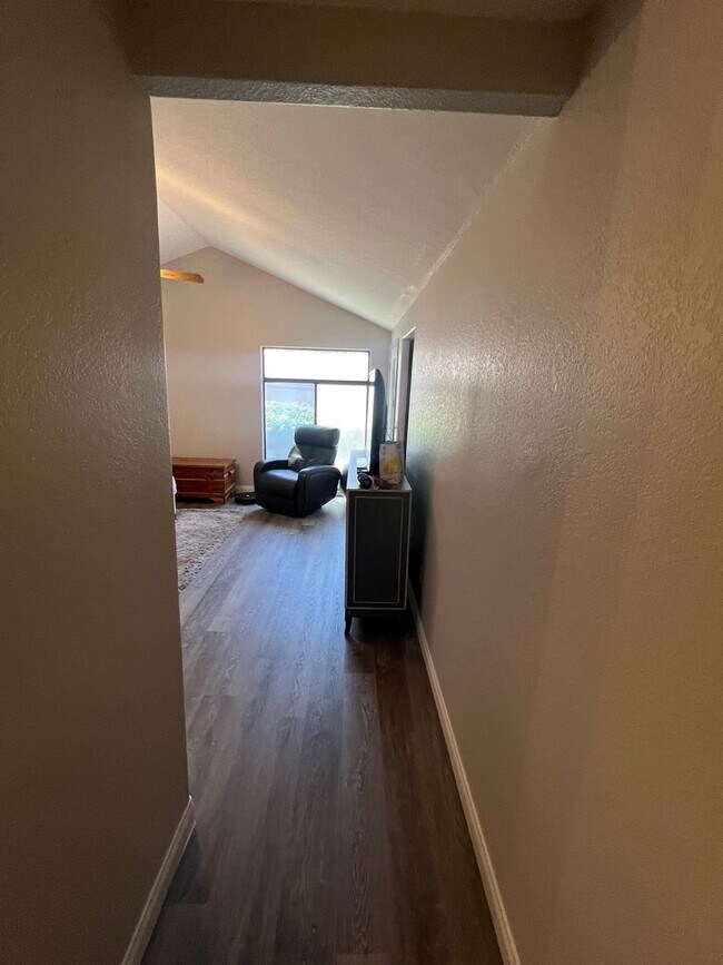 Building Photo - A Fabulous 2 Bedroom Single story Townhome...