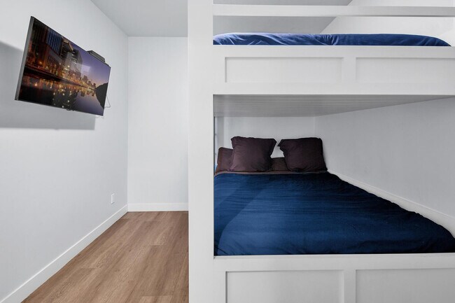 Building Photo - 717-21 Island Ct