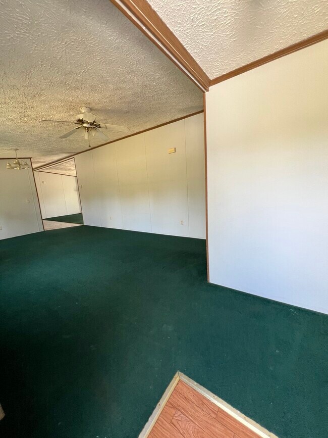 Building Photo - 15 Bark Dr