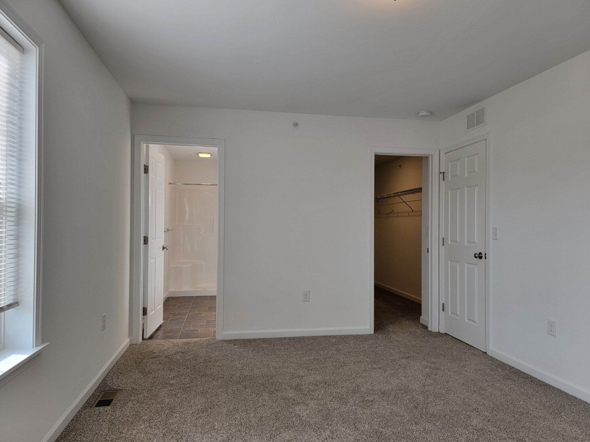 Building Photo - 124 Robert Cir