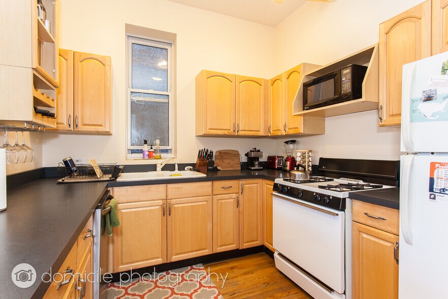 Primary Photo - 1817 W Armitage Ave
