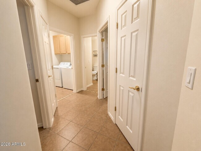 Building Photo - 39820 N Mill Creek Ct