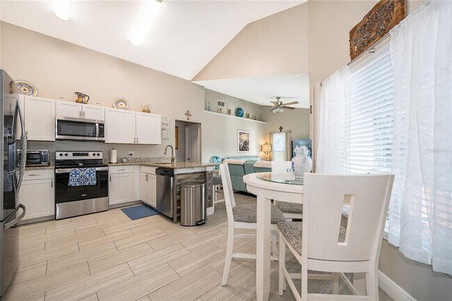 Building Photo - 702 Via Bianca Dr