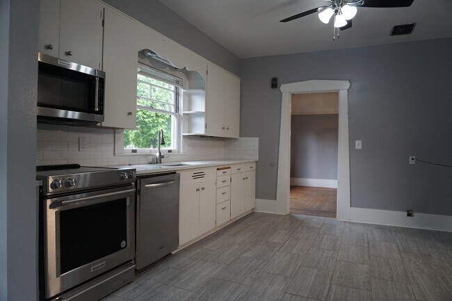 Building Photo - 3312 SE 23rd Ave