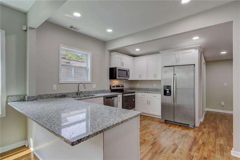 Building Photo - 807 Gilbert St SE