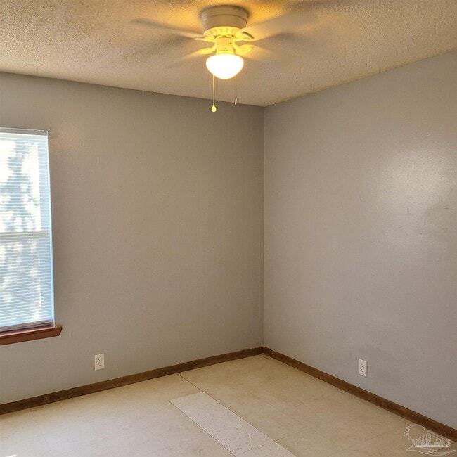 Building Photo - 905 N N St