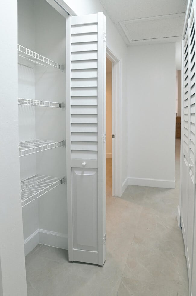 Building Photo - 1148 Summit Trail Cir