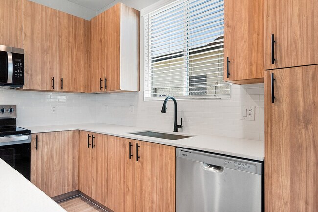 Building Photo - Sonita