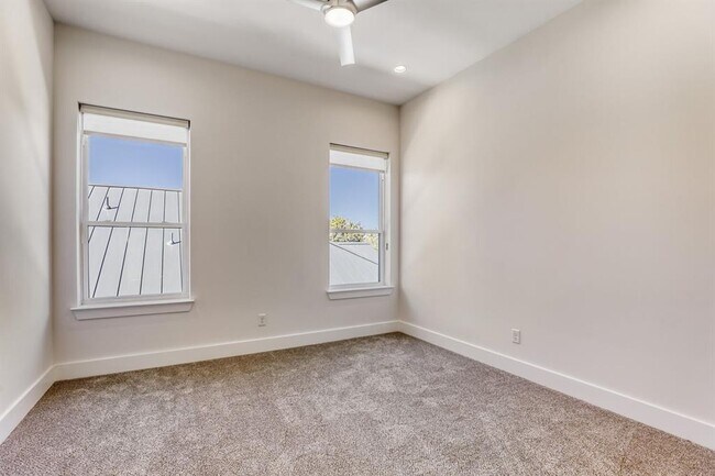 Building Photo - 9 Denbury Glen