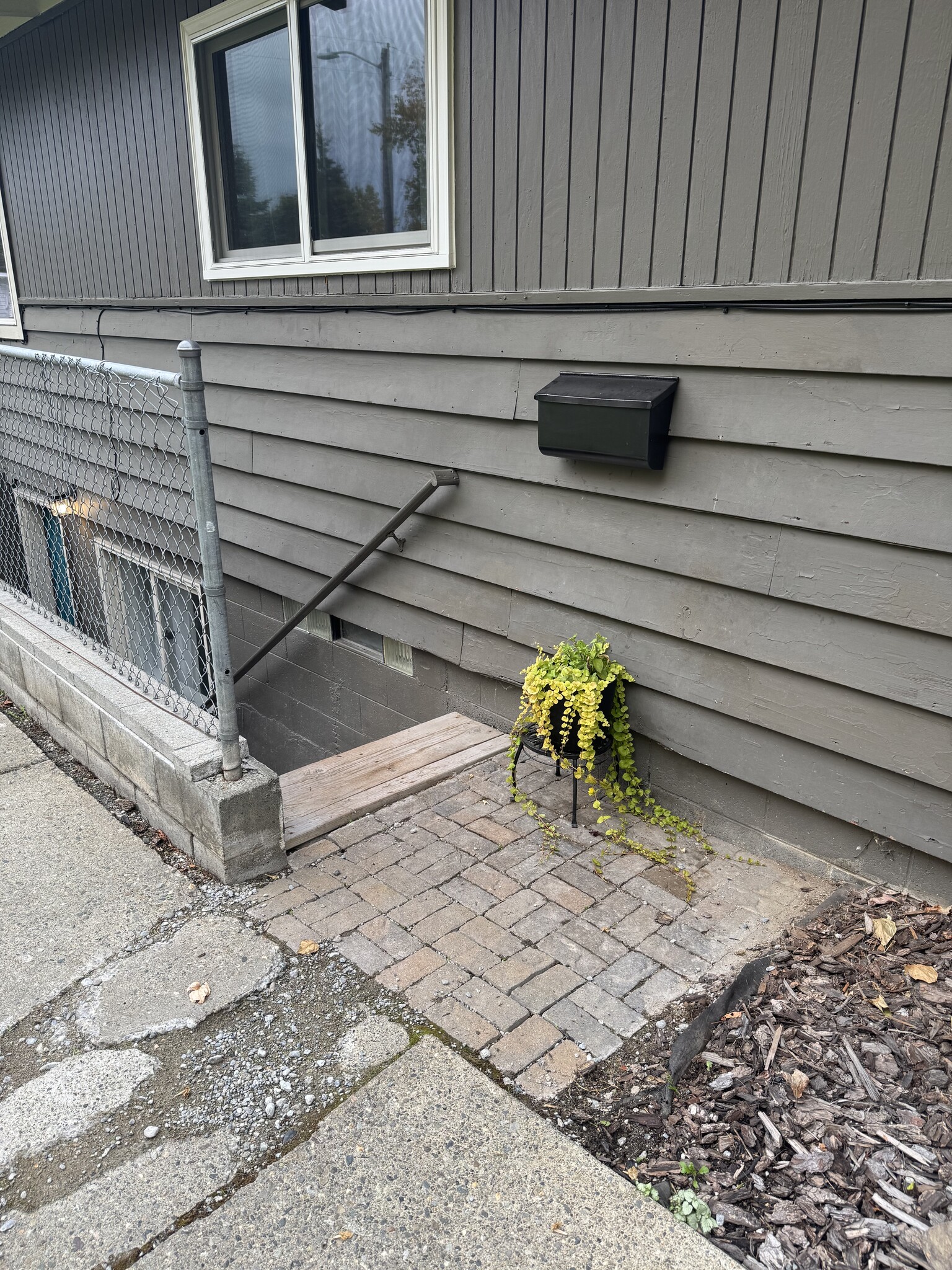 Building Photo - 701 Cedar St