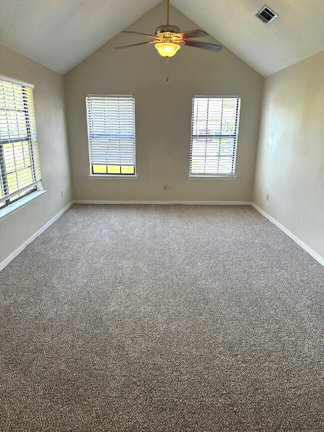 Building Photo - 1825 Hunters Path