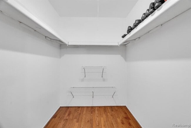 Building Photo - 3170 Woods Cir Dr